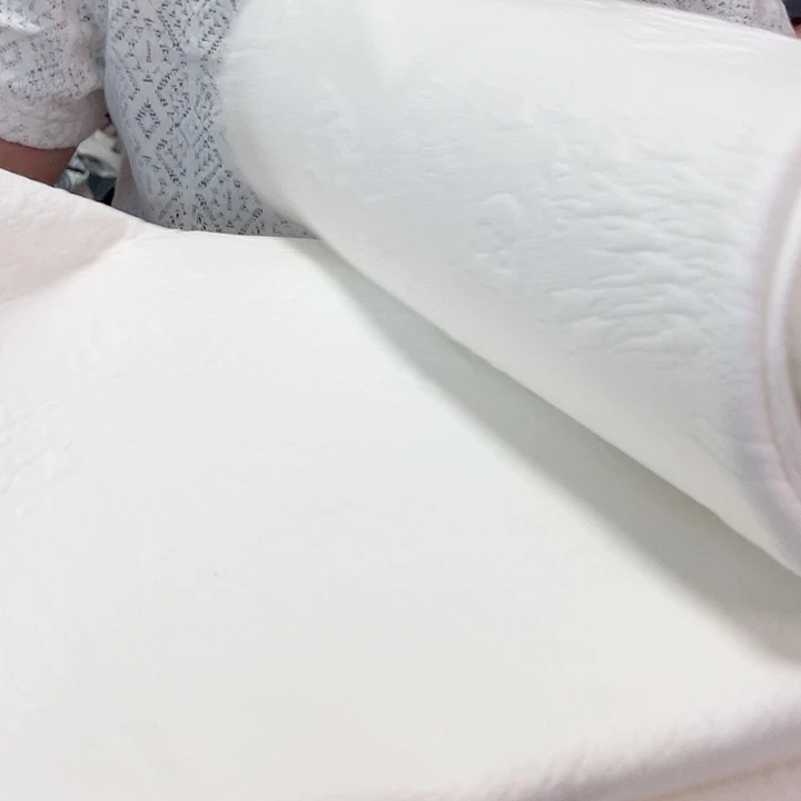 白色压花泡泡夹棉两米477