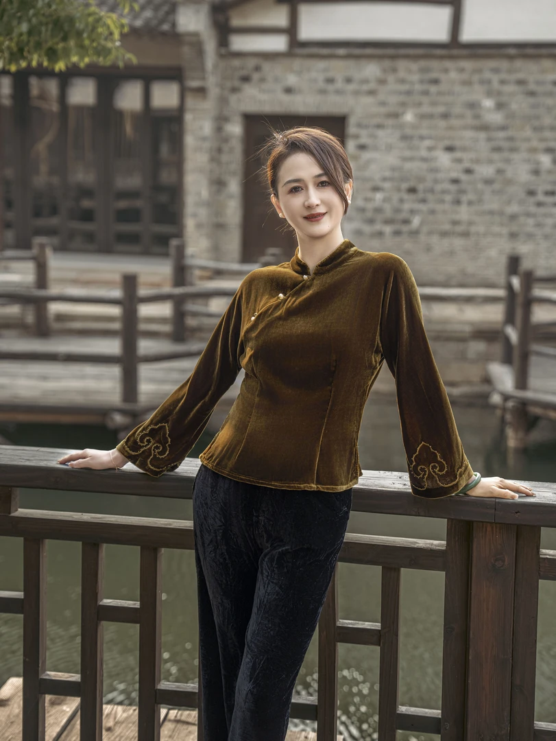 2024秋季满分桑蚕丝植绒新中式国风气质丝绒上衣F9623