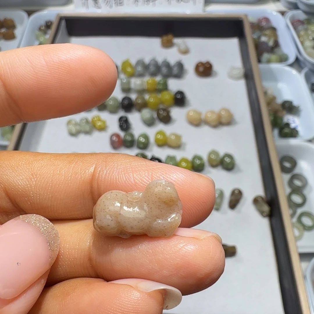 s***i和田玉未镶嵌珠宝奇石