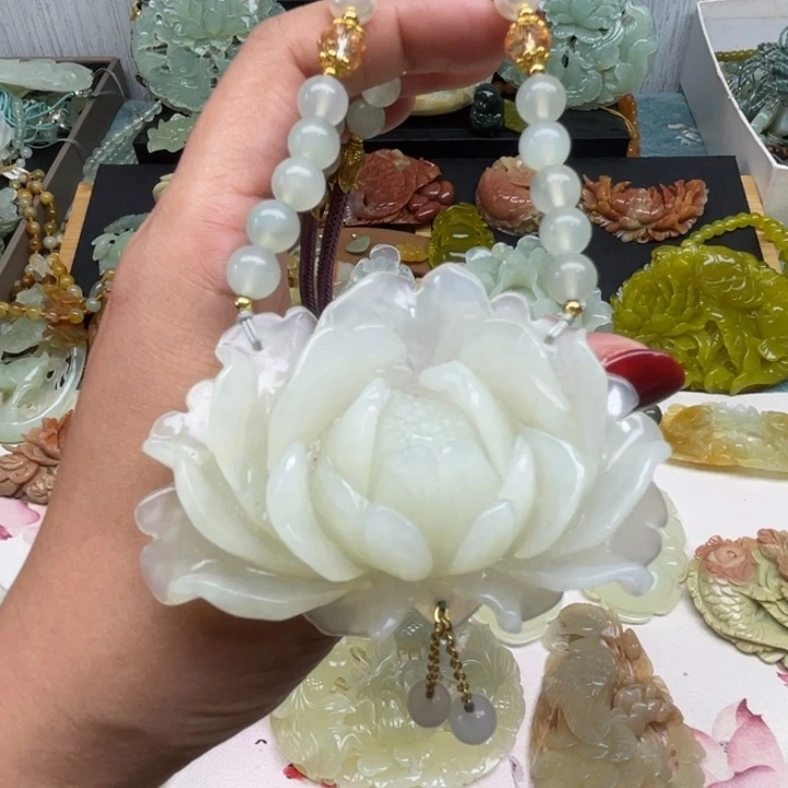 蛇纹石玉未镶嵌颈饰