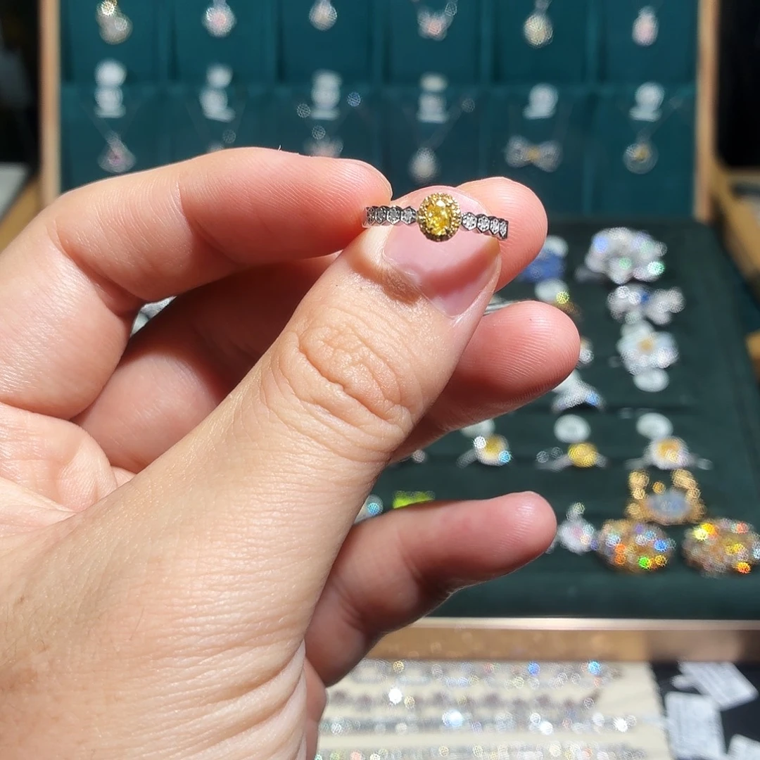 戒指/指环18K金镶嵌钻石