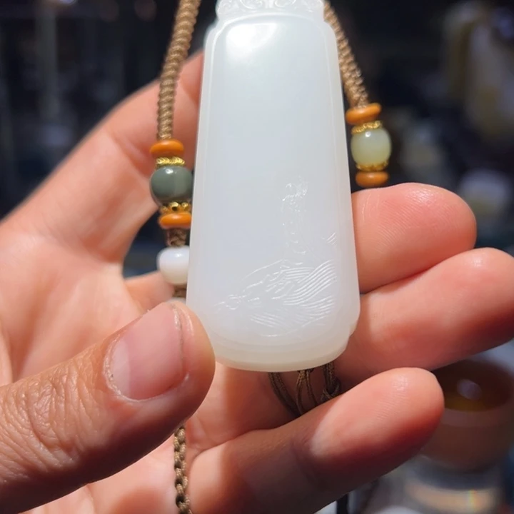 和田玉未镶嵌车挂