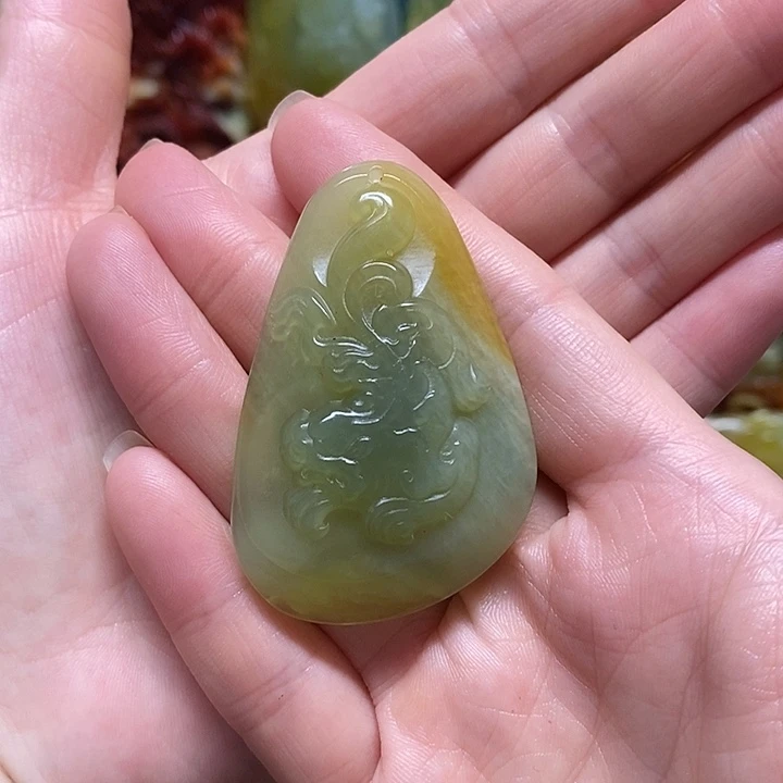 未镶嵌岫玉吊坠(赠链)
