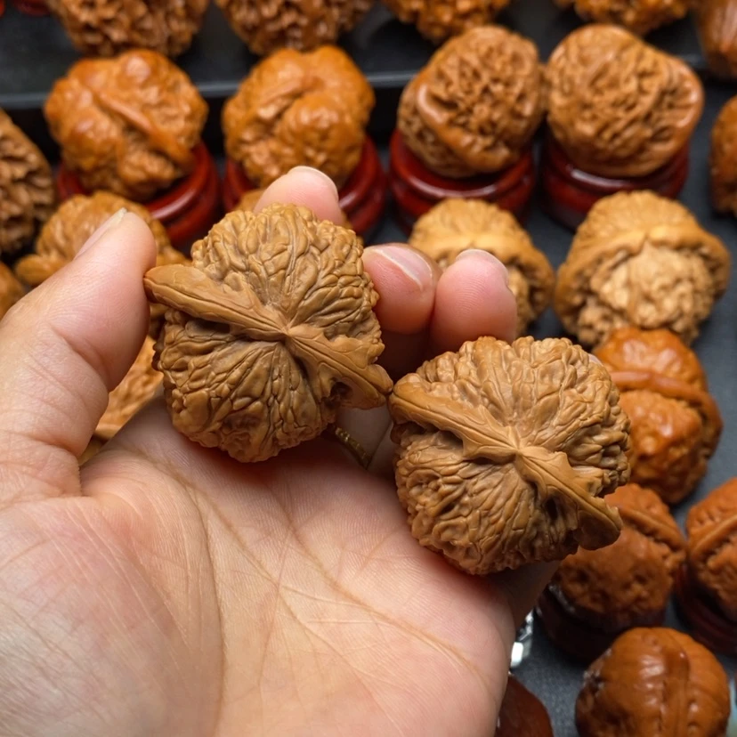 【闪购商品】文玩核桃把件41白狮子