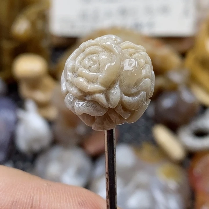 颈饰未镶嵌硅化珊瑚（珊瑚玉）