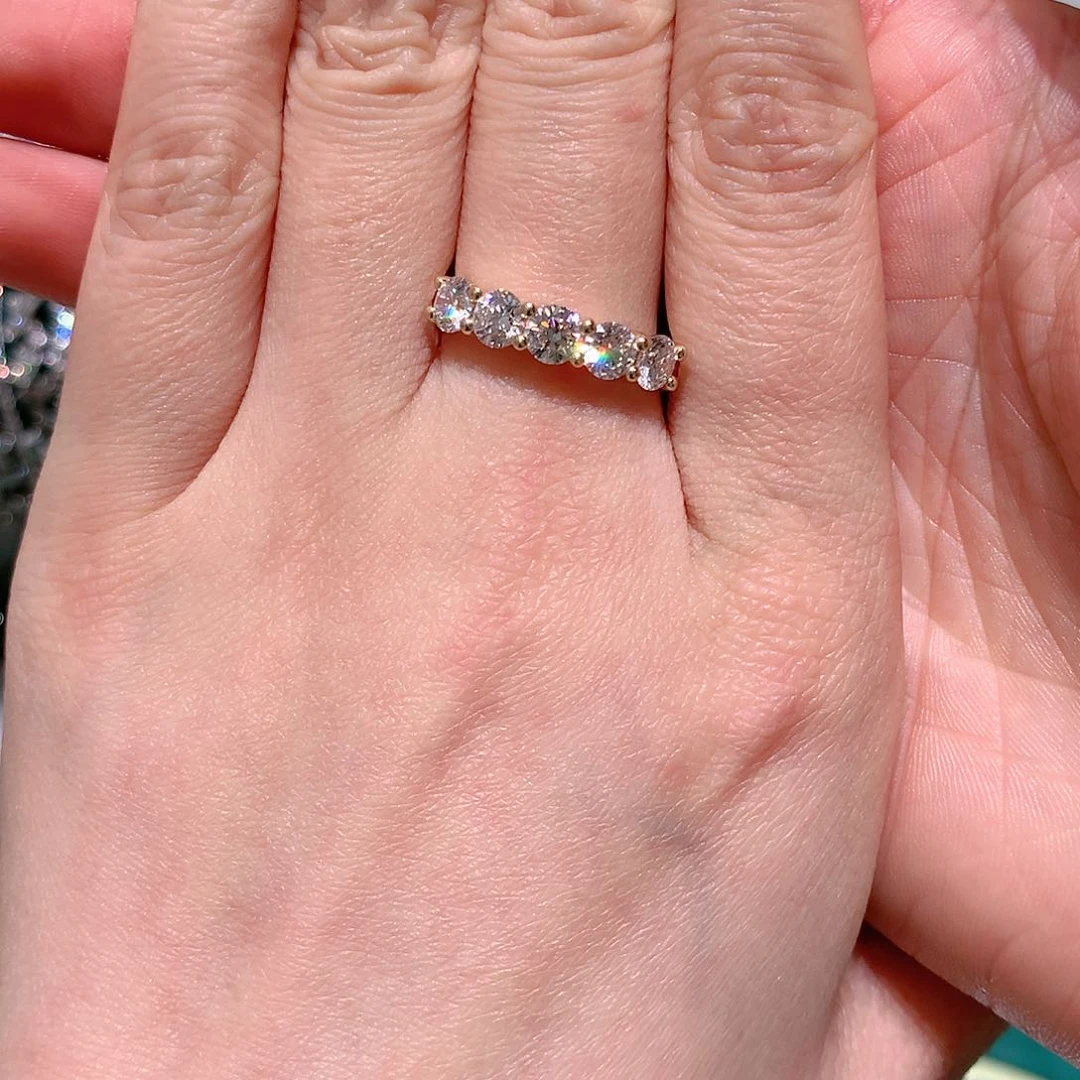 合成钻石18K金镶嵌双**°排戒16圈