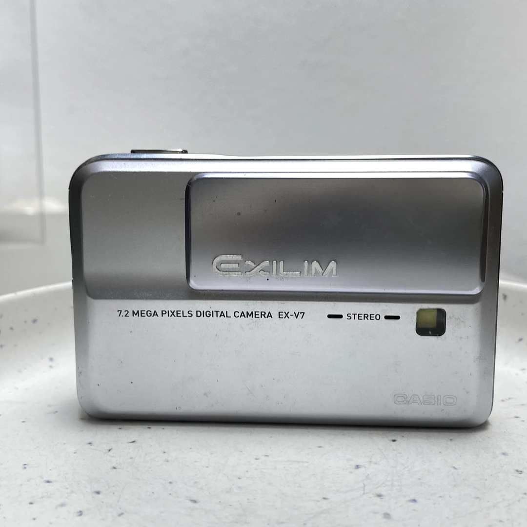 9新 Casio/卡西欧 卡西欧v7日版冷白柔焦720万像素7倍小长焦ccd