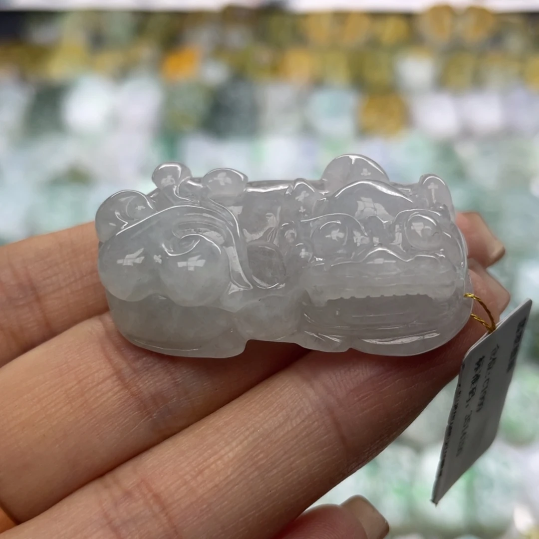 翡翠未镶嵌颈饰貔貅