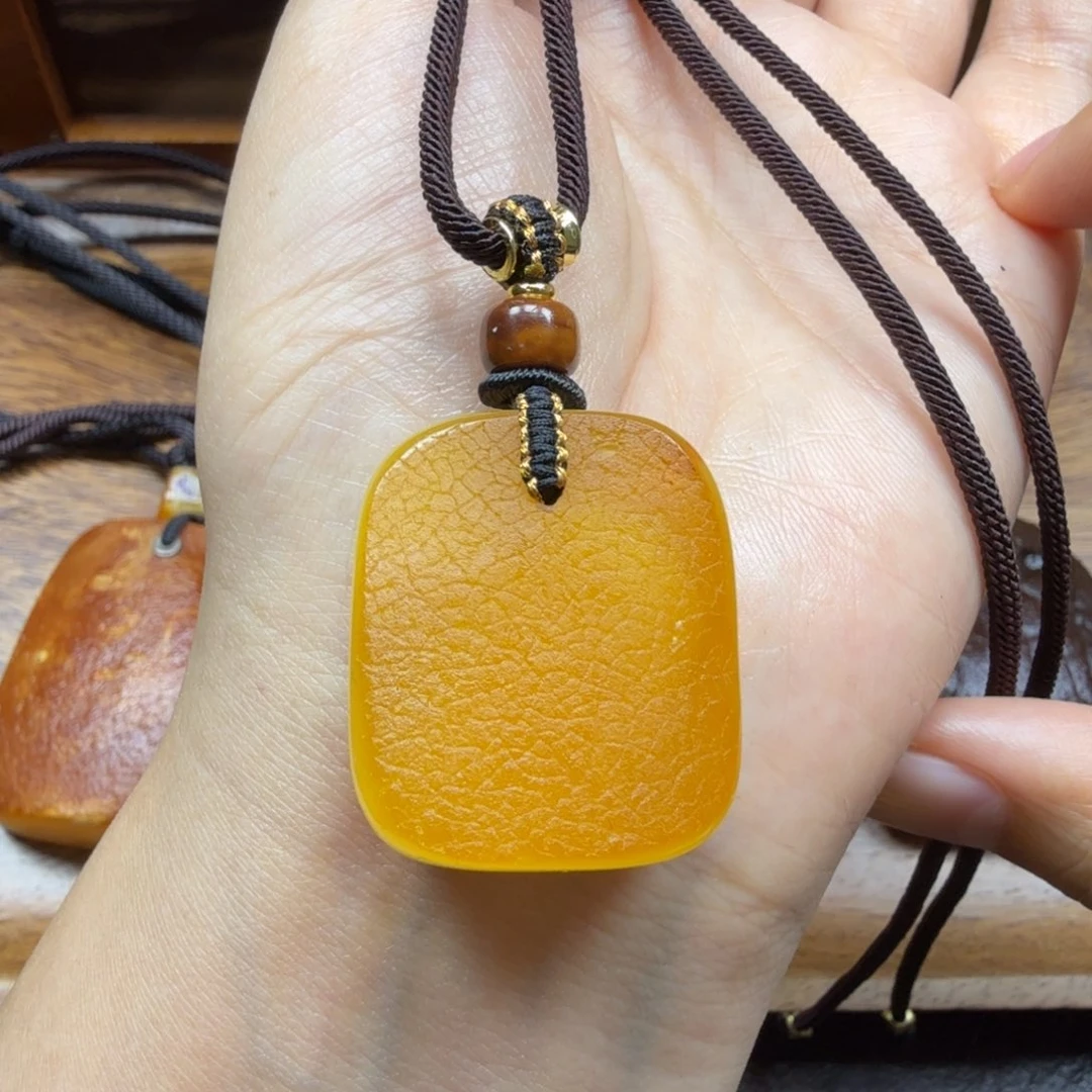 琥珀未镶嵌吊坠(赠链)
