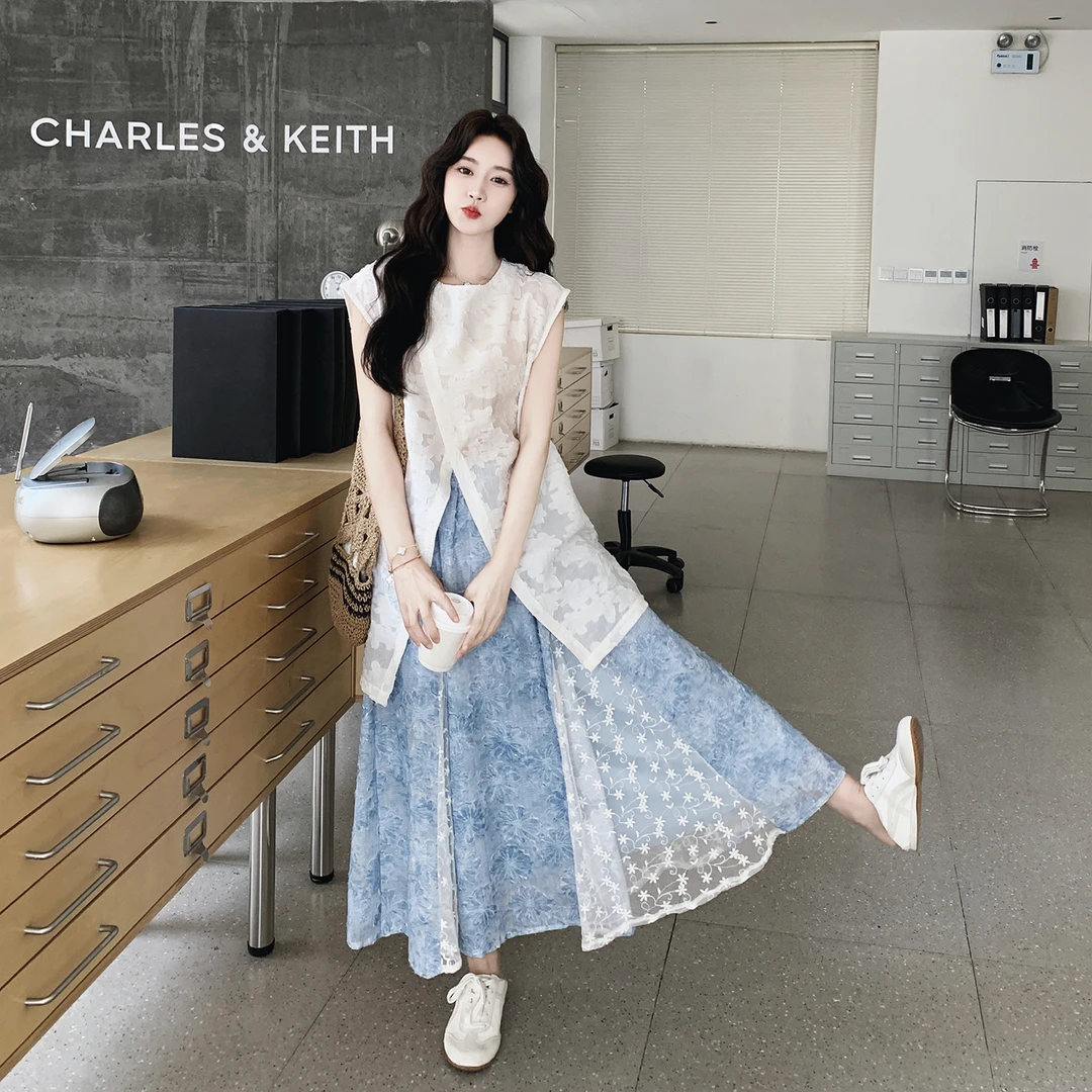 法式温柔度假风出片穿搭套装女2025夏季刺绣上衣蓝色半身裙两件套