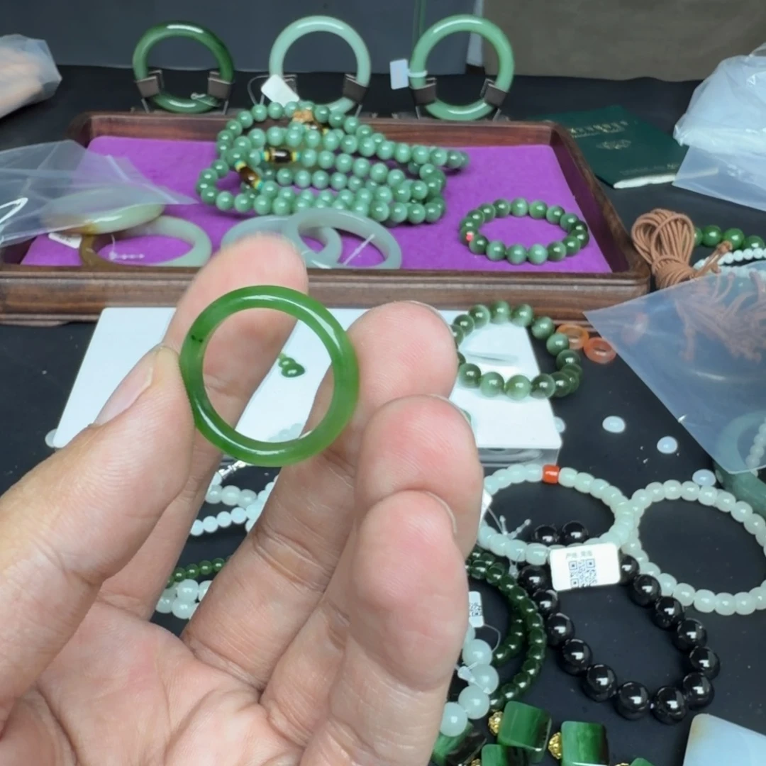 暴***签和田玉未镶嵌车挂