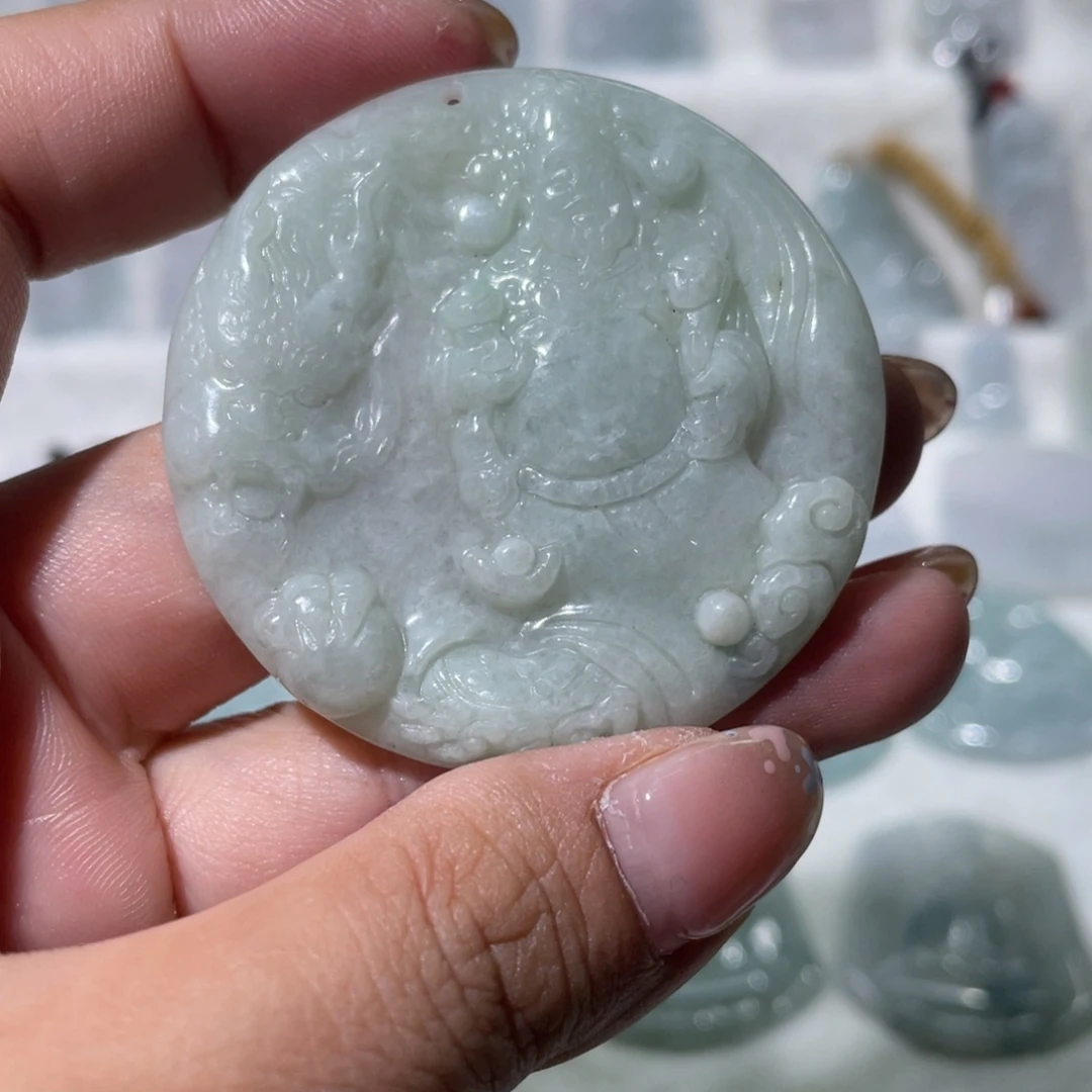 翡翠未镶嵌颈饰财神爷