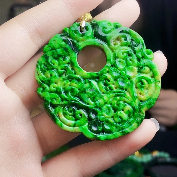 翡翠未镶嵌颈饰多样性