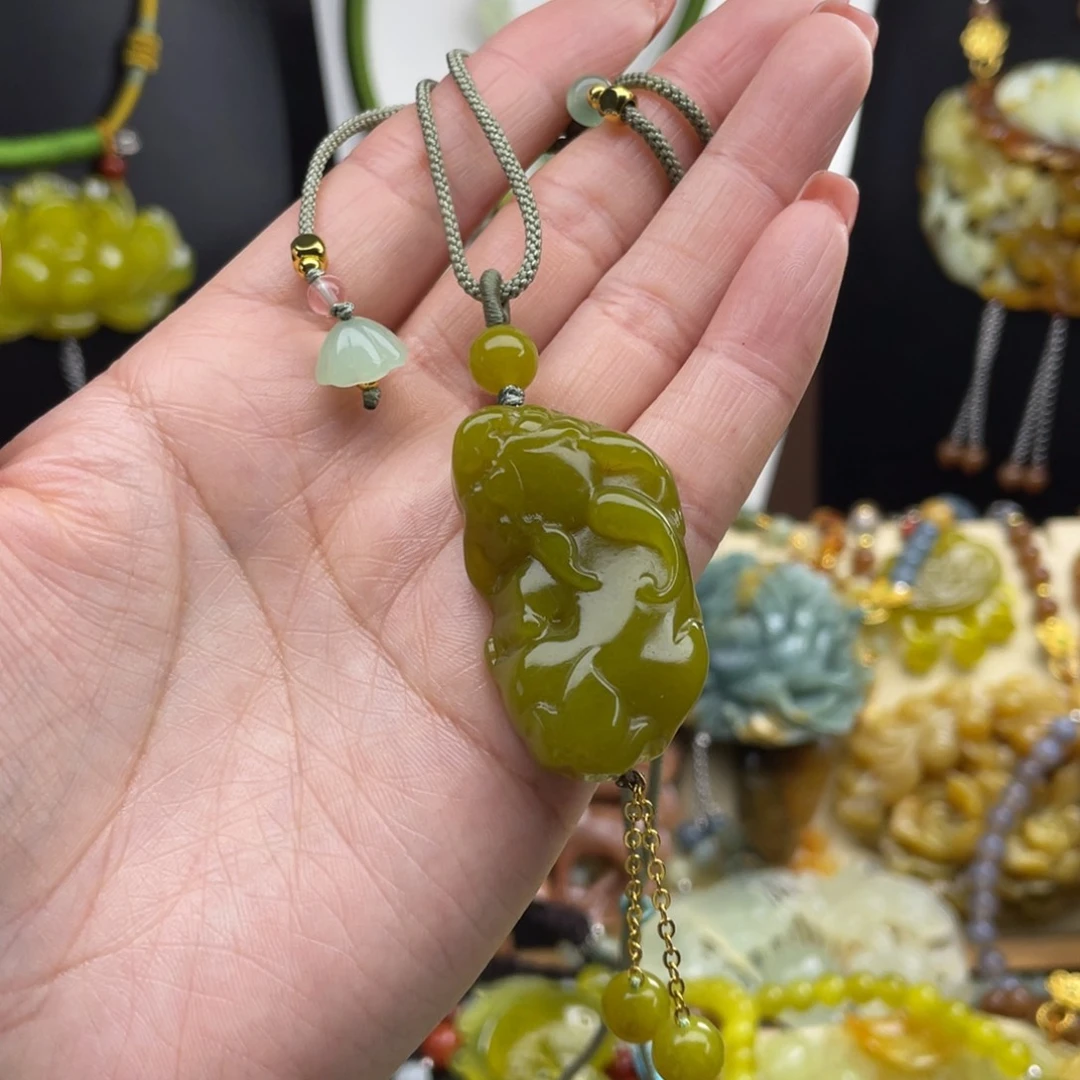 未镶嵌蛇纹石玉颈饰