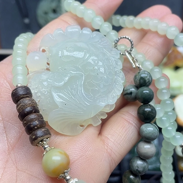 未镶嵌蛇纹石玉颈饰云**曜