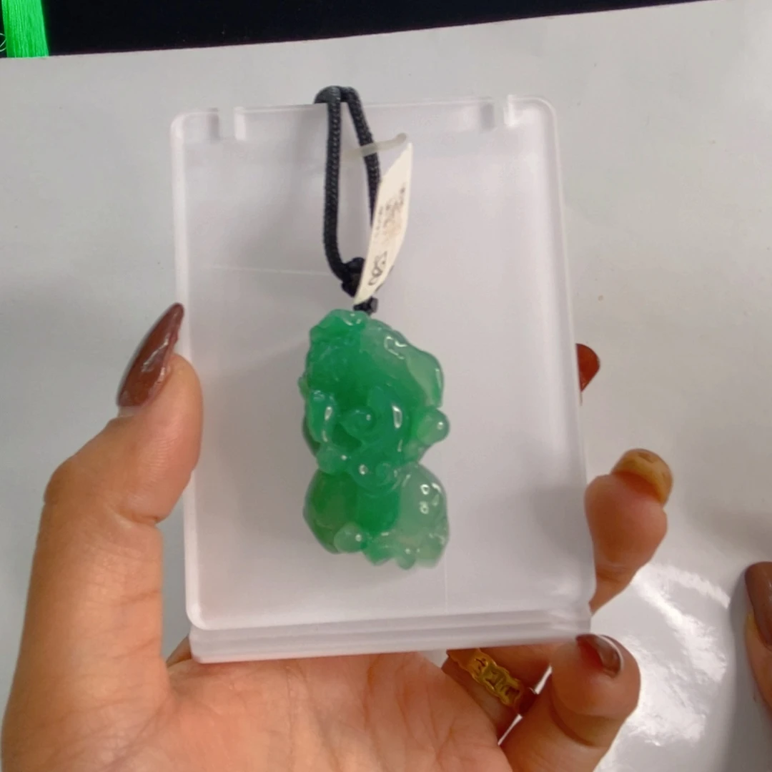 颈饰未镶嵌石英质玉
