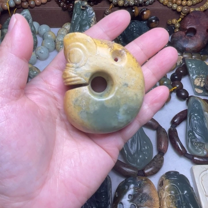 C***C岫岩河磨玉（透闪石质玉）未镶嵌颈饰