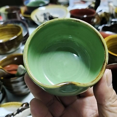 瓷片瓷片，各种摆件，均有瑕疵。沙锅！