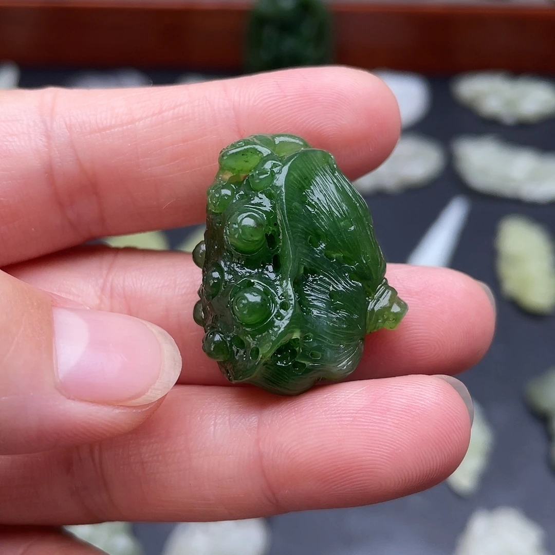 和田玉未镶嵌颈饰碧玉莲蓬吊坠