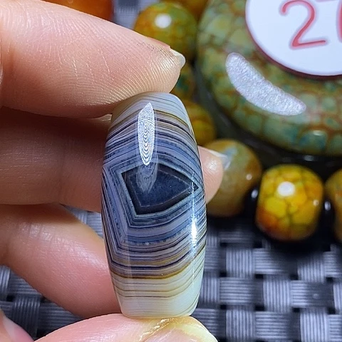 未镶嵌颈饰玛瑙/玉髓飛*