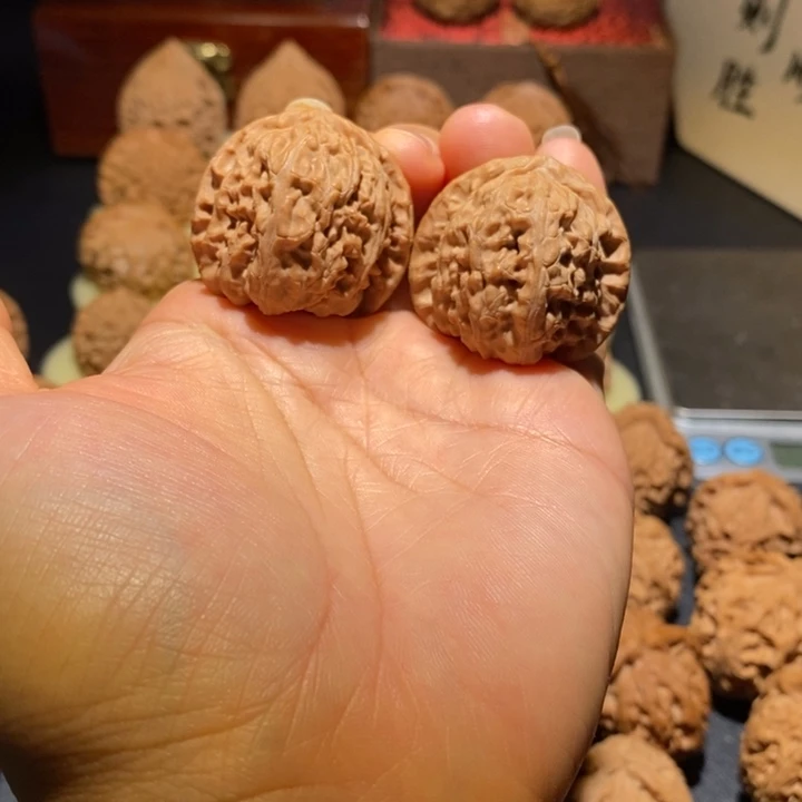 文玩核桃吊坠白狮子35