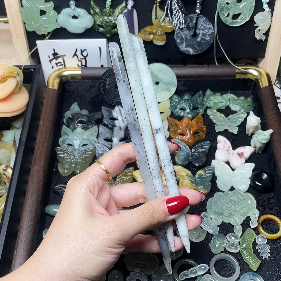 蛇纹石玉未镶嵌颈饰30米3个