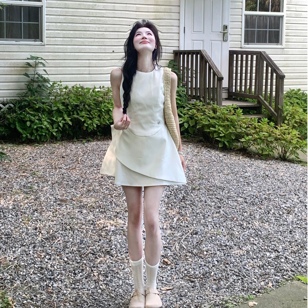 法式白色无袖背心连衣裙子女装夏季设计感气质收腰裙子a字短裙子