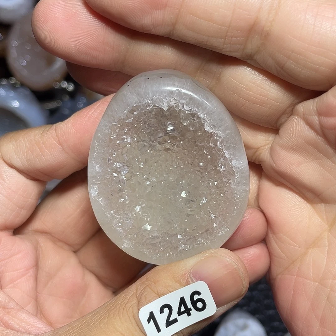 未镶嵌水晶大型摆件（非配饰）