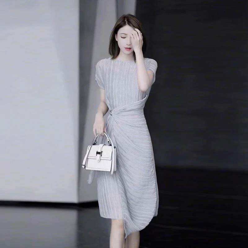 VOCKOO官方夏季法式优雅质感女装连衣裙气质韩系别致轻熟风修身收