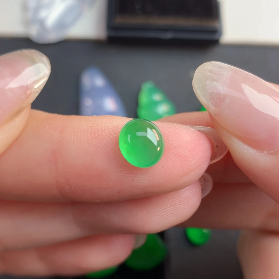 翡翠裸石7.97-7.08-3.96