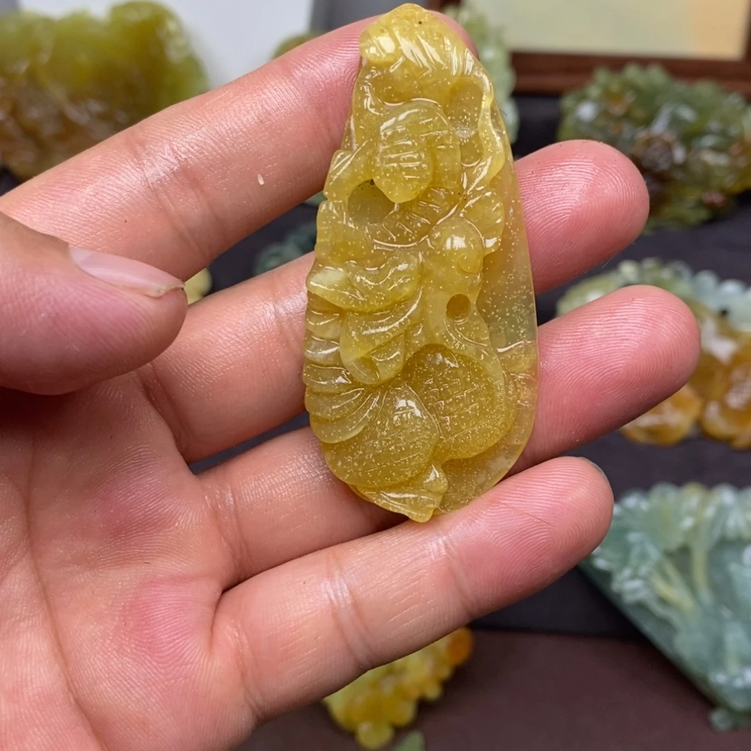 未镶嵌蛇纹石玉吊坠(赠链)