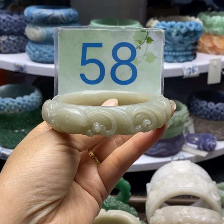 未镶嵌手镯石英岩玉