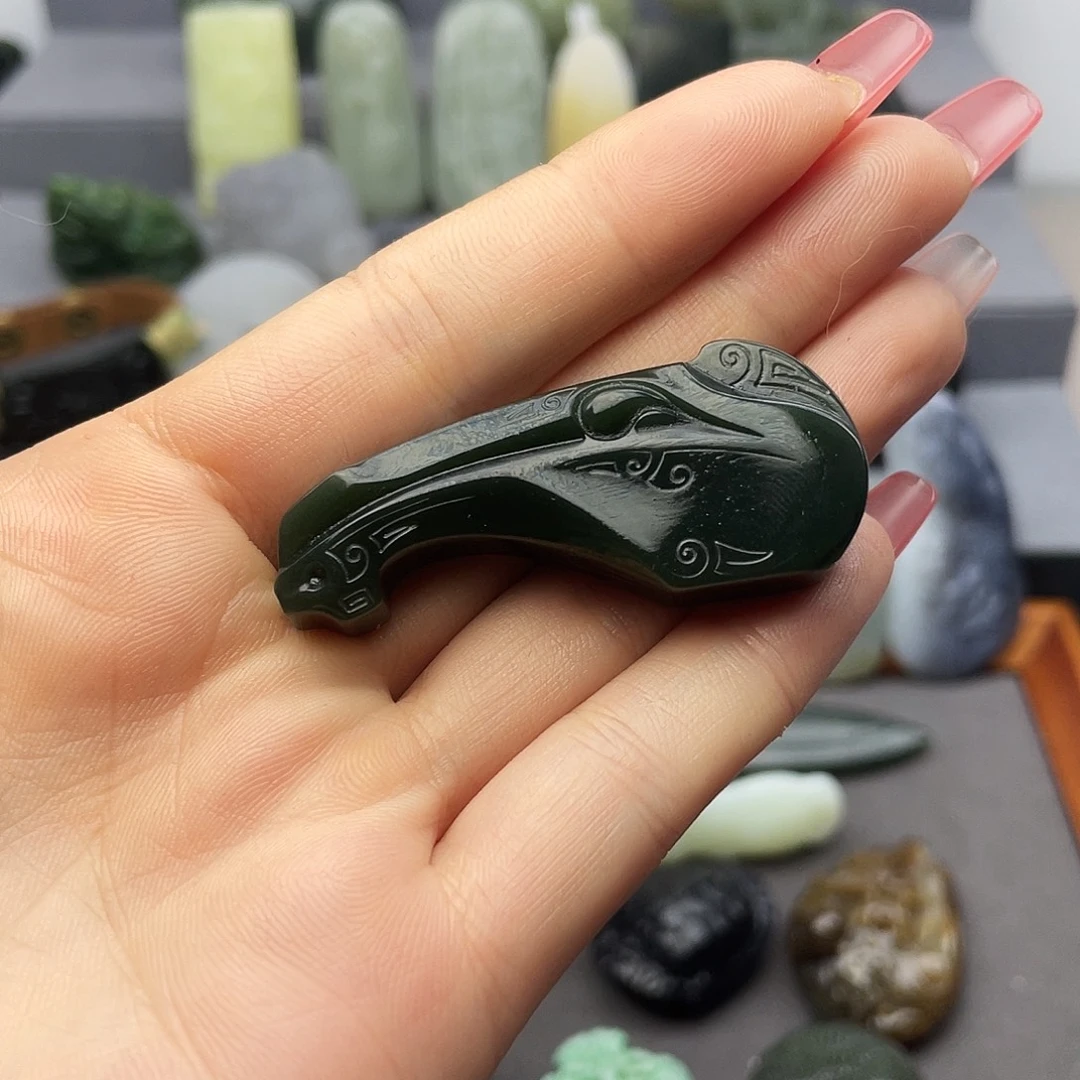 迦***笑和田玉未镶嵌颈饰