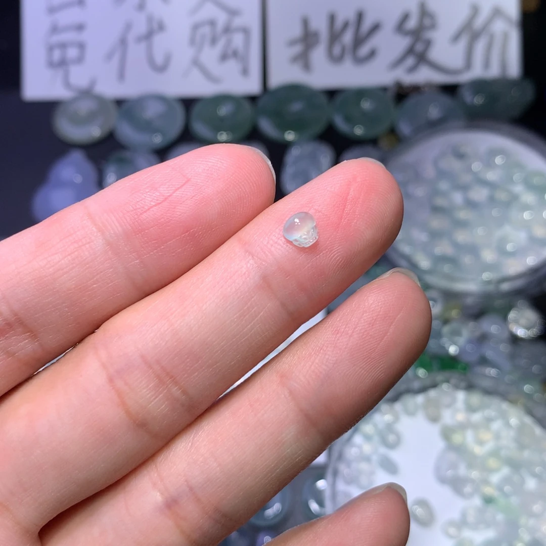 翡翠未镶嵌颈饰金蟾