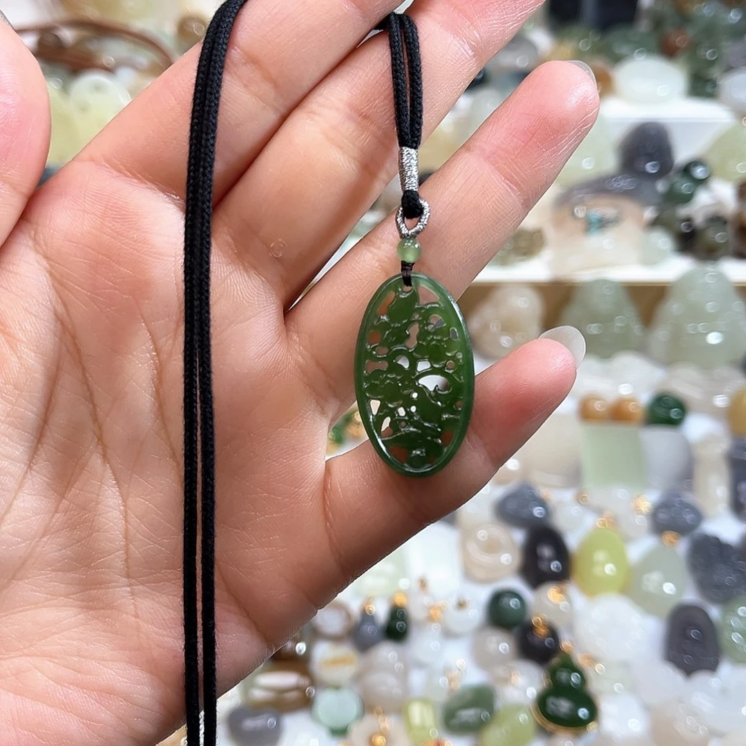 和田玉未镶嵌吊坠(赠链)