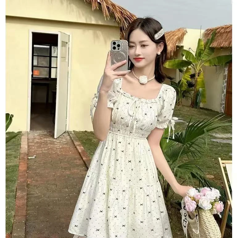 泡泡法式连衣裙新款甜美温柔收腰碎花显瘦气质夏季长裙方领裙子连