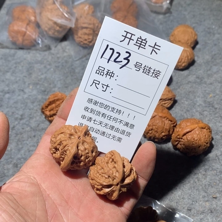 文玩核桃把件睡***觉1723来咯摸摸哦哦哦