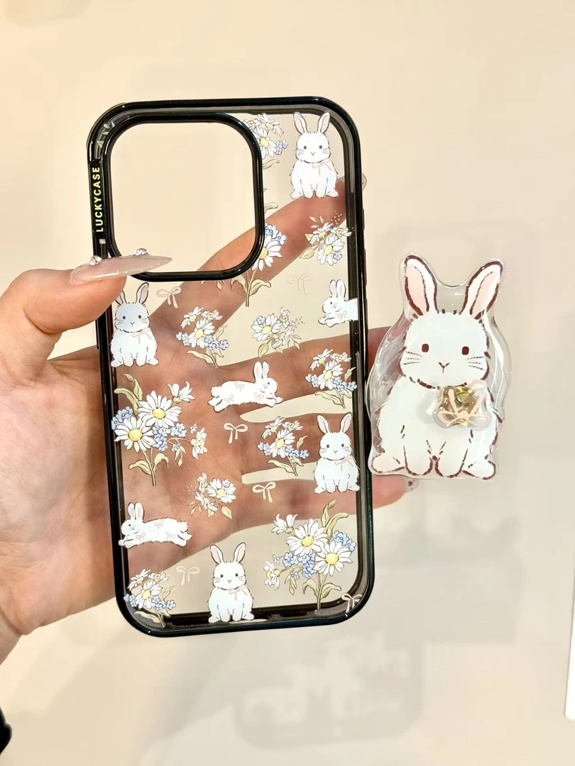 黑边可爱透明田园花丛毛绒兔子旋转蝴蝶结适用于苹果16/15/14