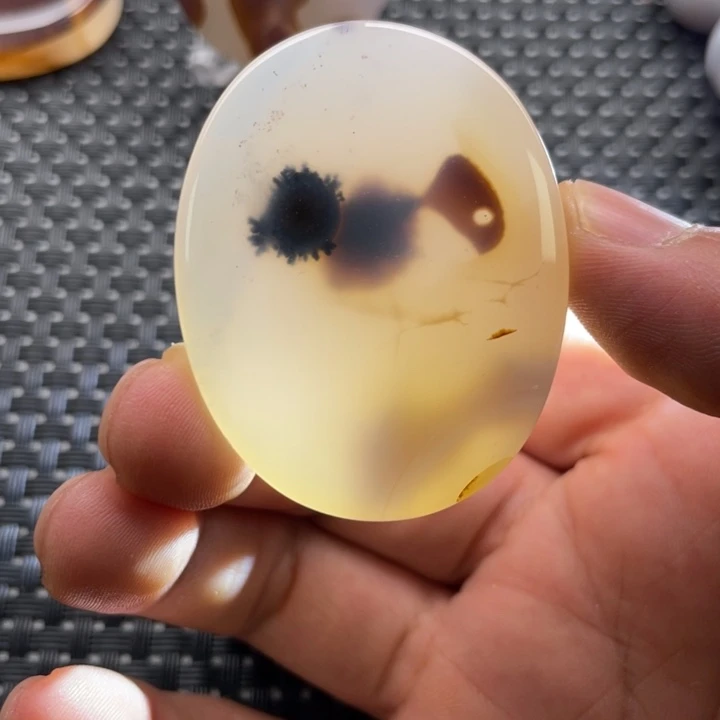未镶嵌颈饰玛瑙/玉髓奔**明