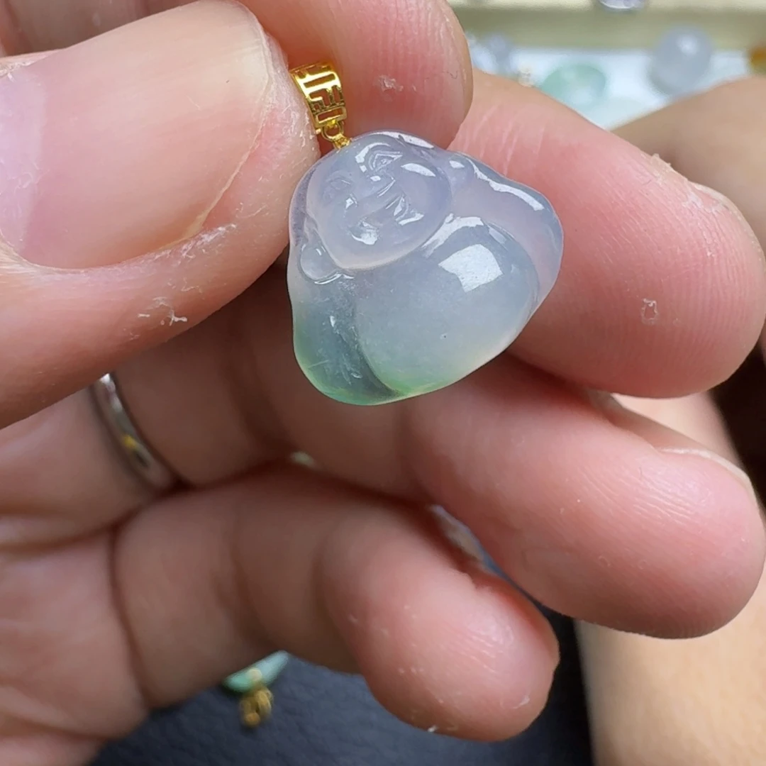 颈饰18K金镶嵌翡翠小佛