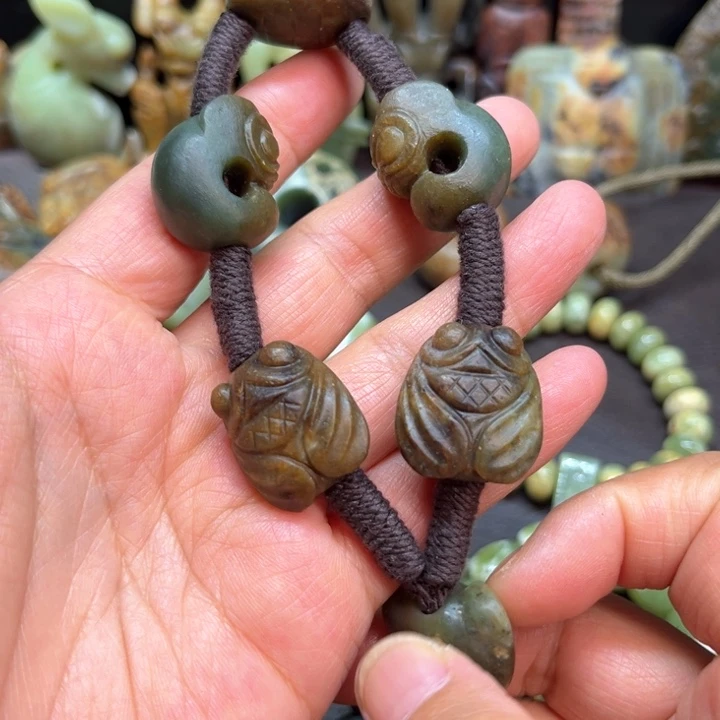 未镶嵌岫岩河磨玉（透闪石质玉）挂件