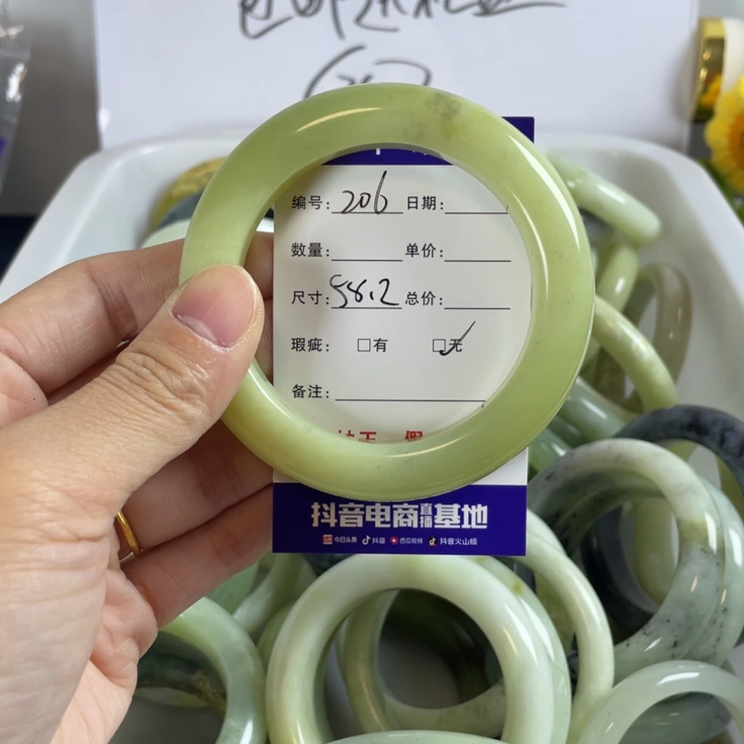 蛇纹石玉手镯未镶嵌