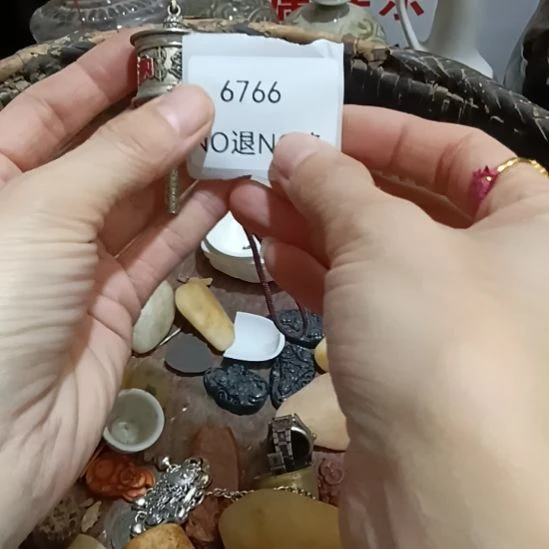 刘***哥瓷片6766号工艺品