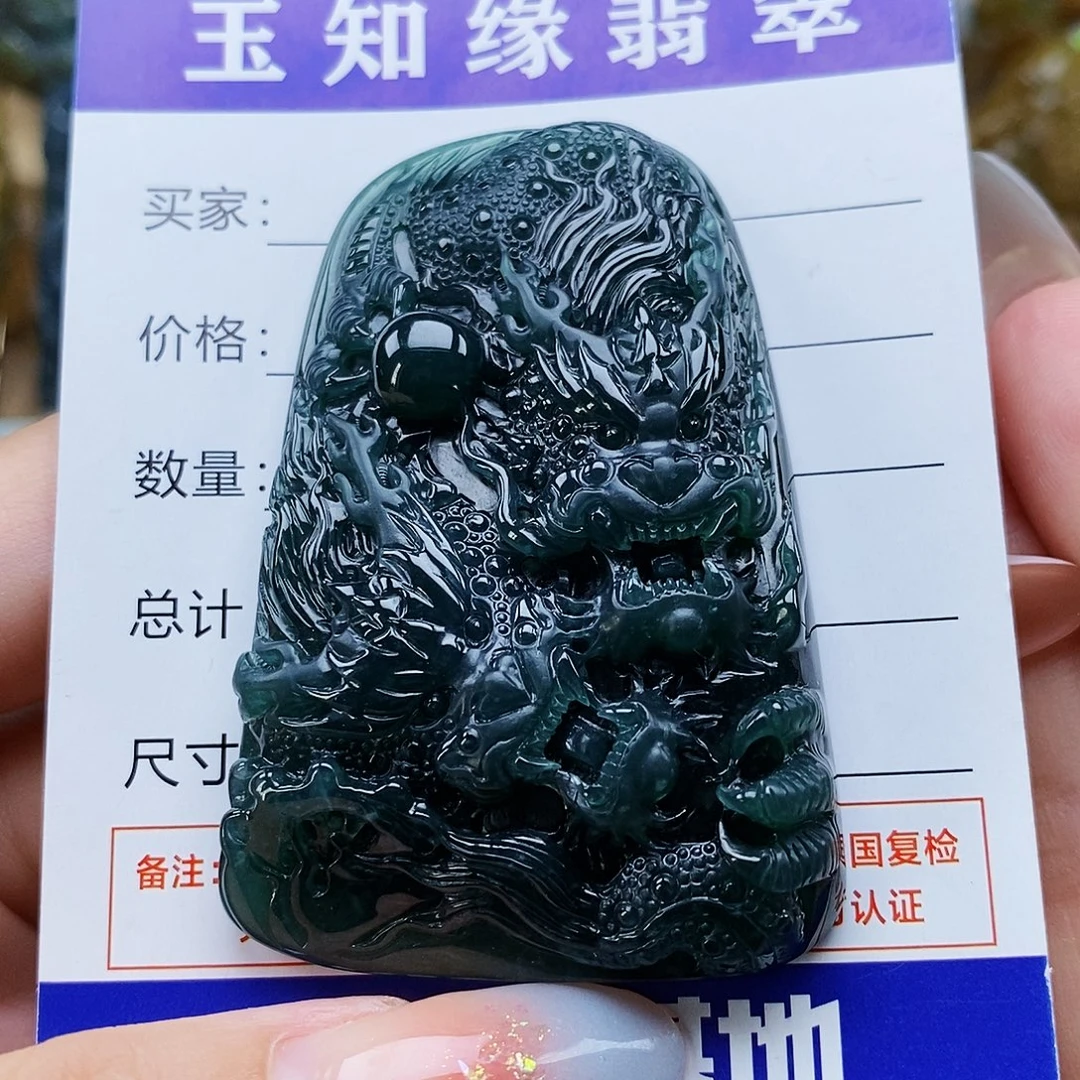 翡翠未镶嵌颈饰双龙护主
