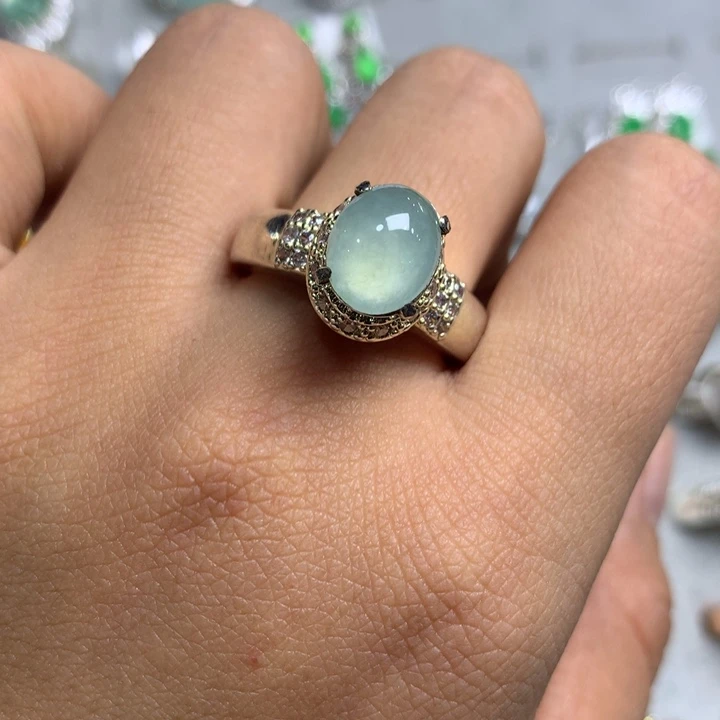 翡翠未镶嵌戒指铜托，卖裸石，需要二次镶嵌