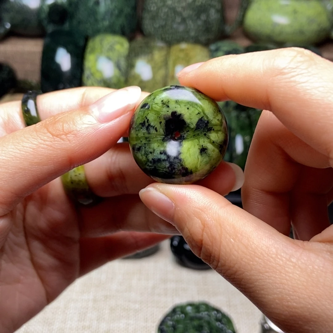 蛇纹石玉未镶嵌药王石吊坠