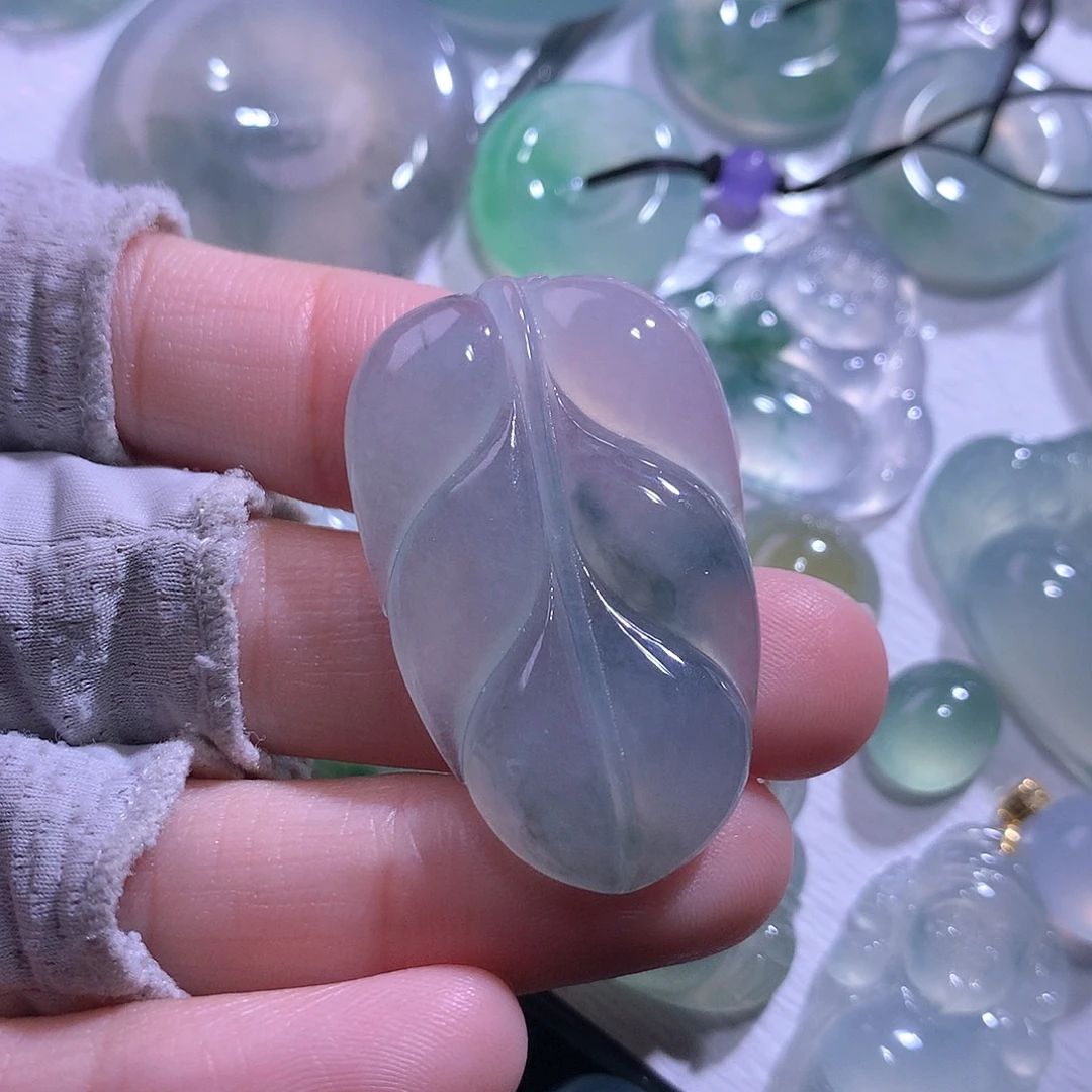颈饰未镶嵌翡翠叶子