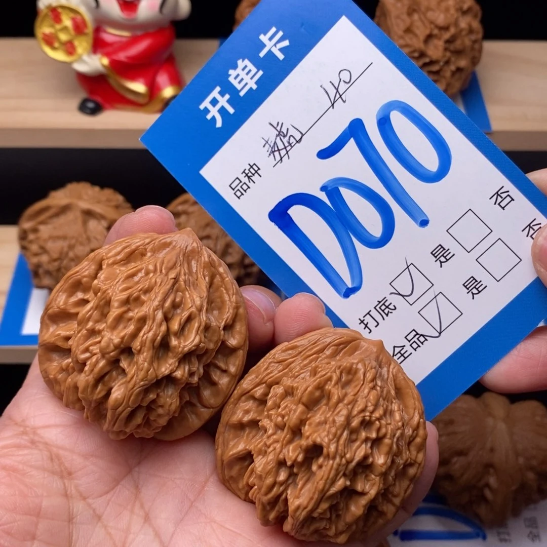 文玩核桃吊坠麦穗虎头