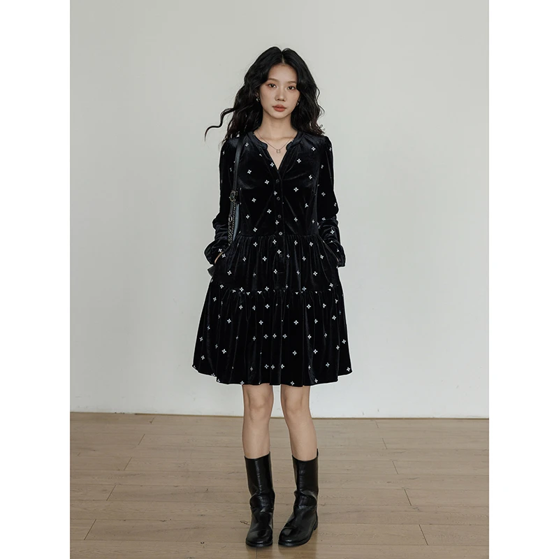 vastand维尚 冬季v领刺绣丝绒长袖连衣裙黑色清冷系气质显瘦裙子