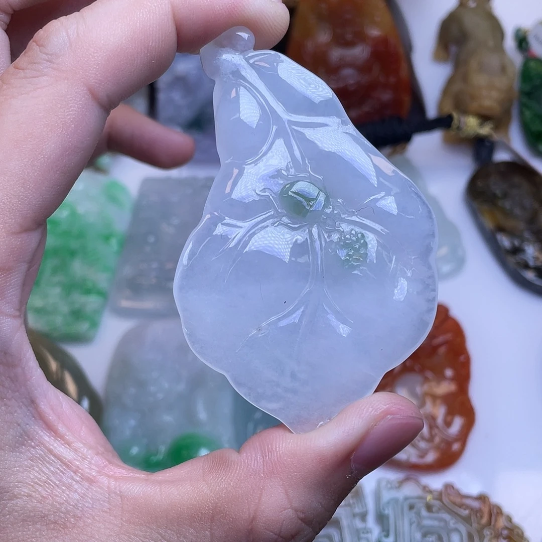 翡翠未镶嵌颈饰叶子